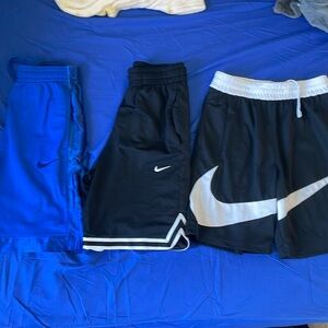 Nike kids L shorts